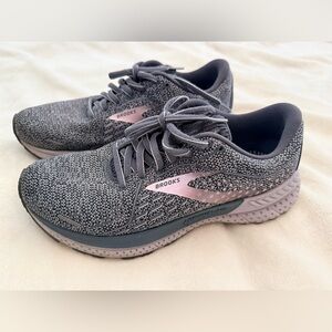 Brooks Women’s Adrenaline GTS 21 Gray And Pink Running Shoes Size 8.5